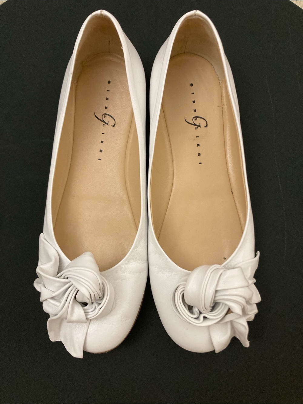 Gibelliere White Leather Rosette Ballet Flats – Elegant Slip-Ons